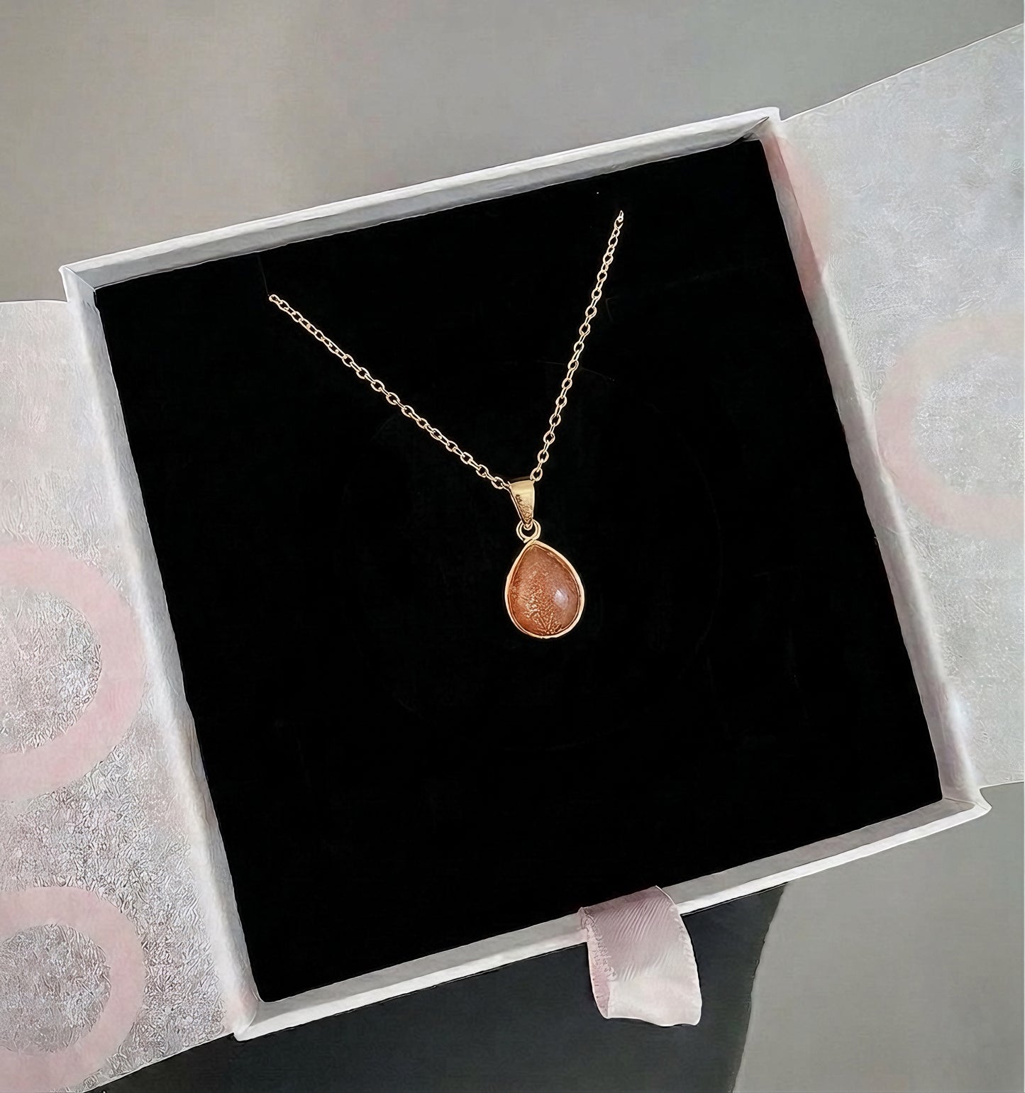 Güneş Taşı Minimal Damy Gold Kolye