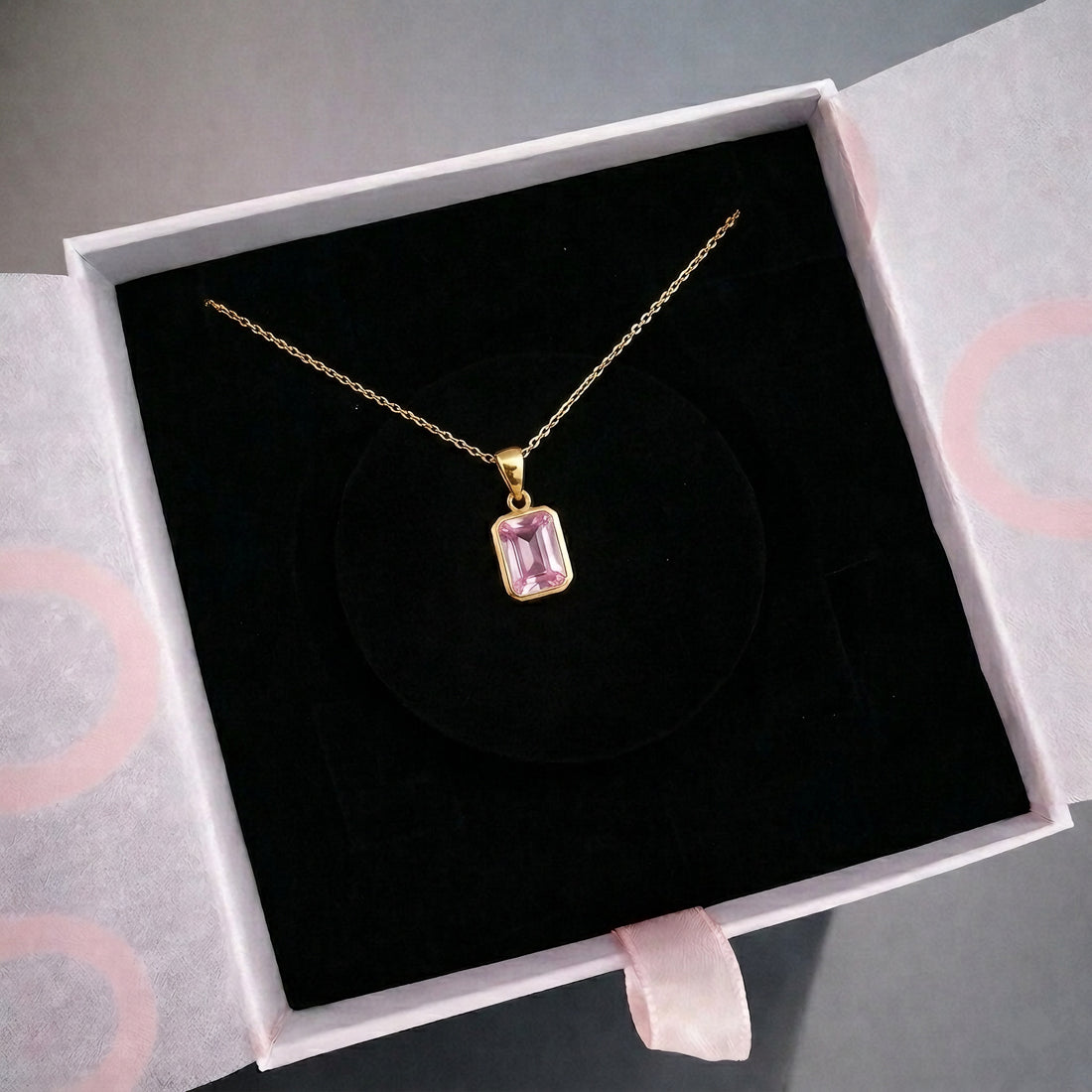Pembe Kuvars Minimal Dörtgen Gold Kolye
