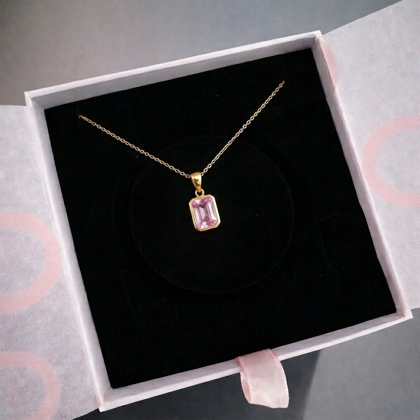 Pembe Kuvars Minimal Dörtgen Gold Kolye