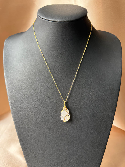 Ay Taşı Sarmal Gold Kolye