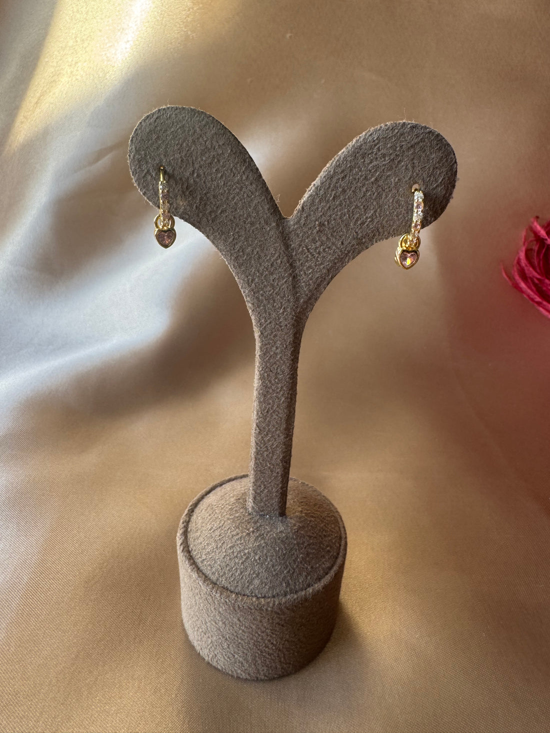 Pembe Kuvars Sallantılı Kalp Gold Küpe