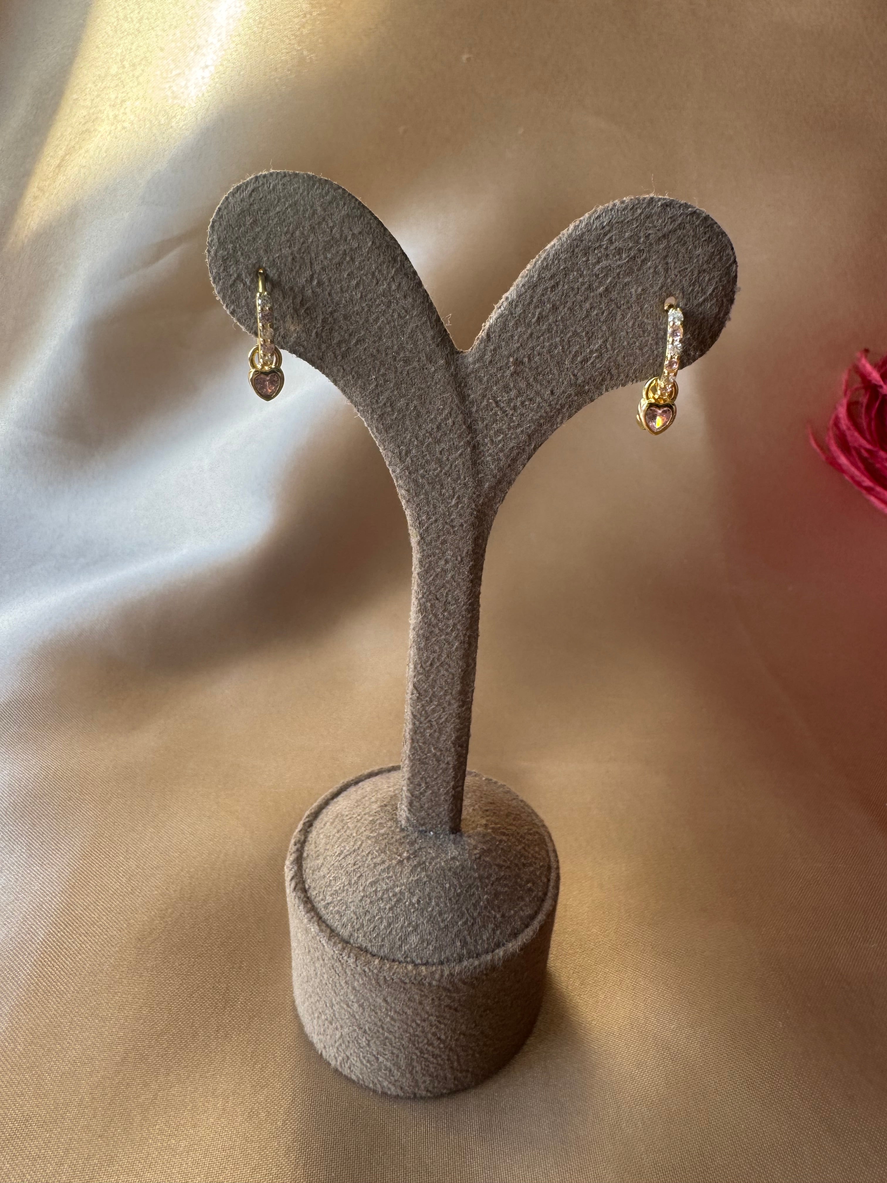 Pembe Kuvars Sallantılı Kalp Gold Küpe