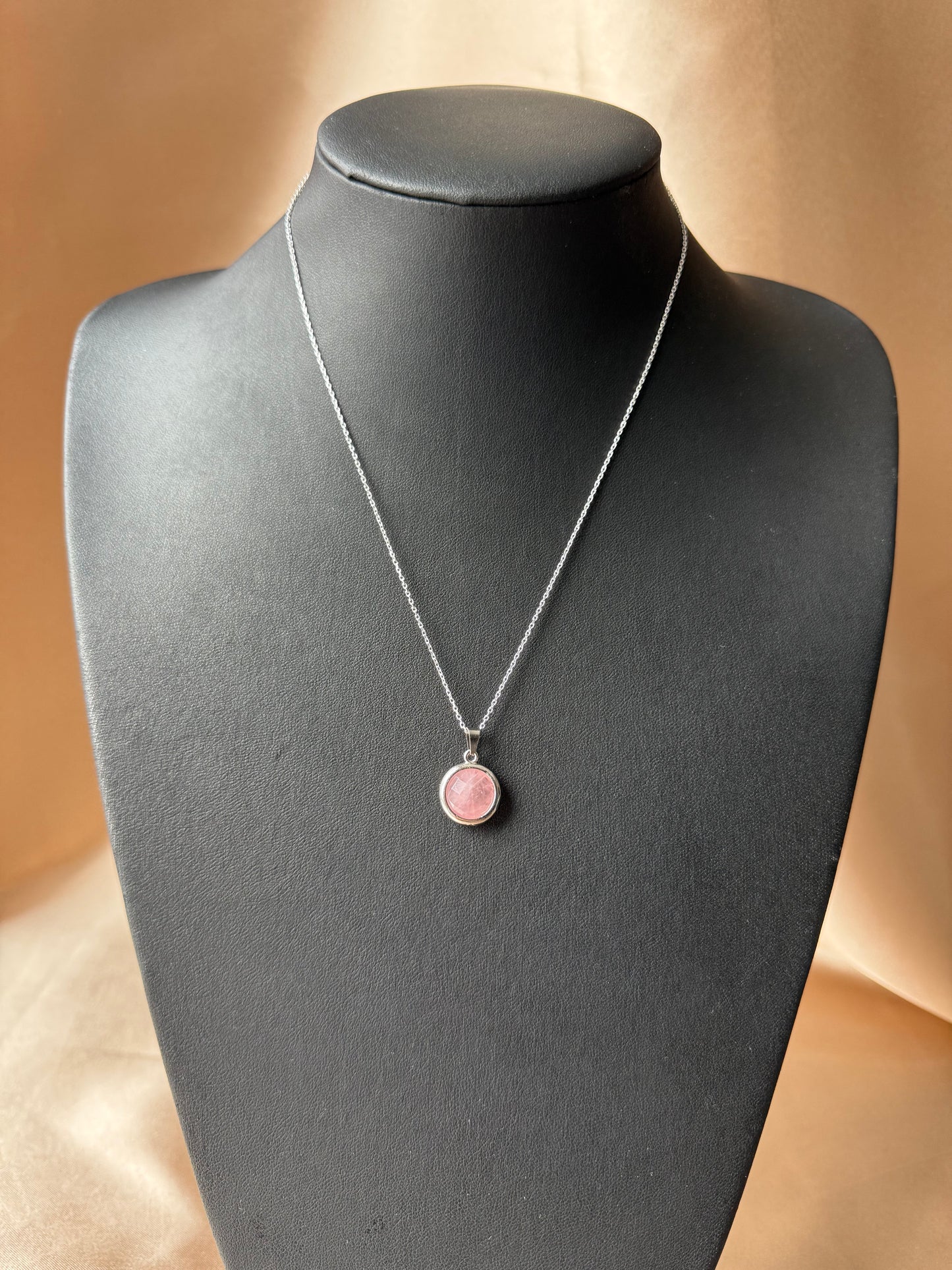Pembe Kuvars Pinky Çift Taraflı Kolye