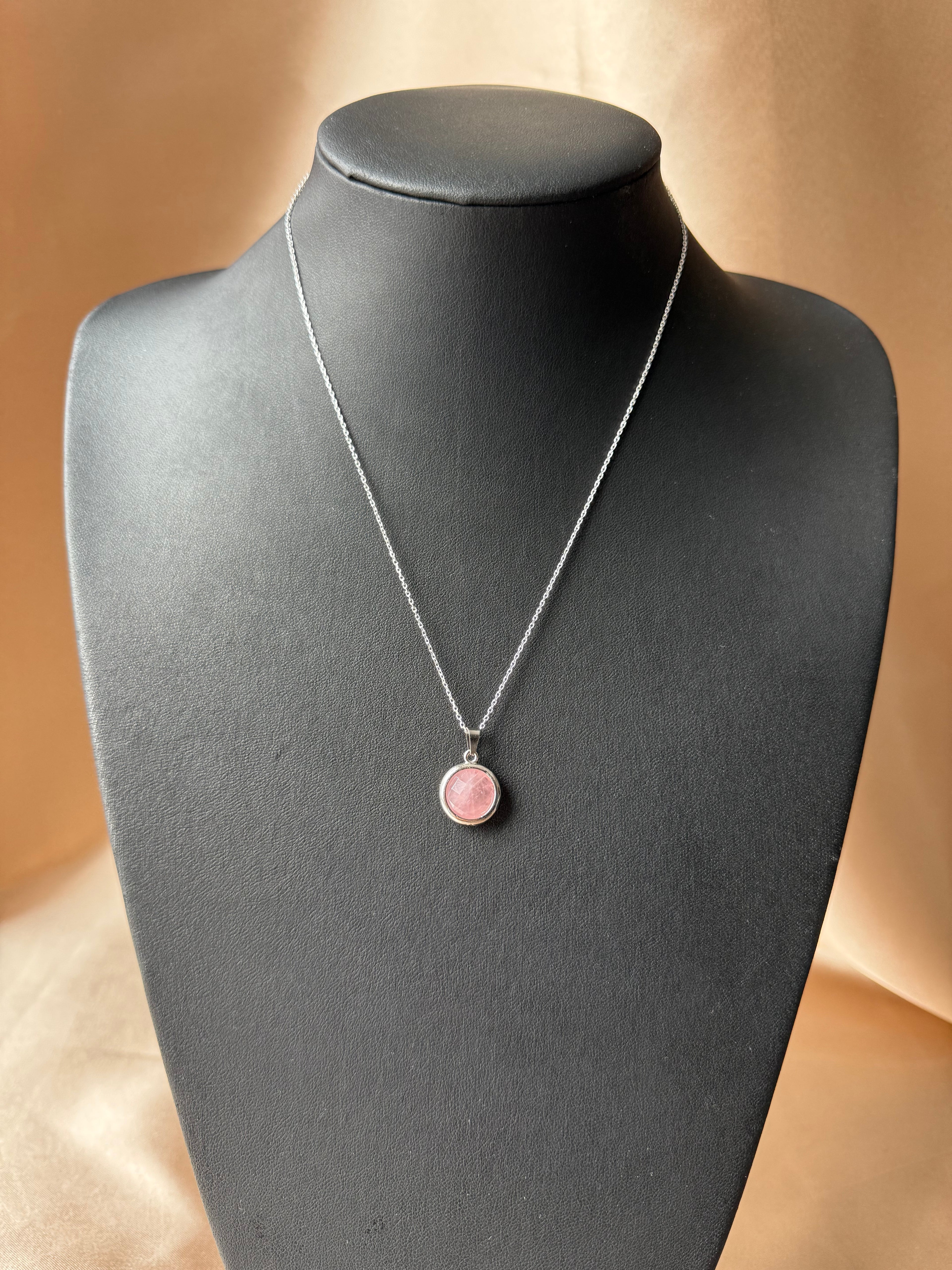 Pembe Kuvars Pinky Çift Taraflı Kolye