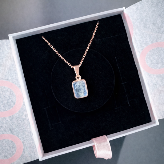 Ay Taşı Minimal Dörtgen Rose Gold Kolye