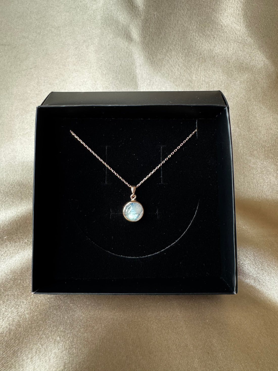 Ay Taşı Yuvarlak Rose Gold Kolye