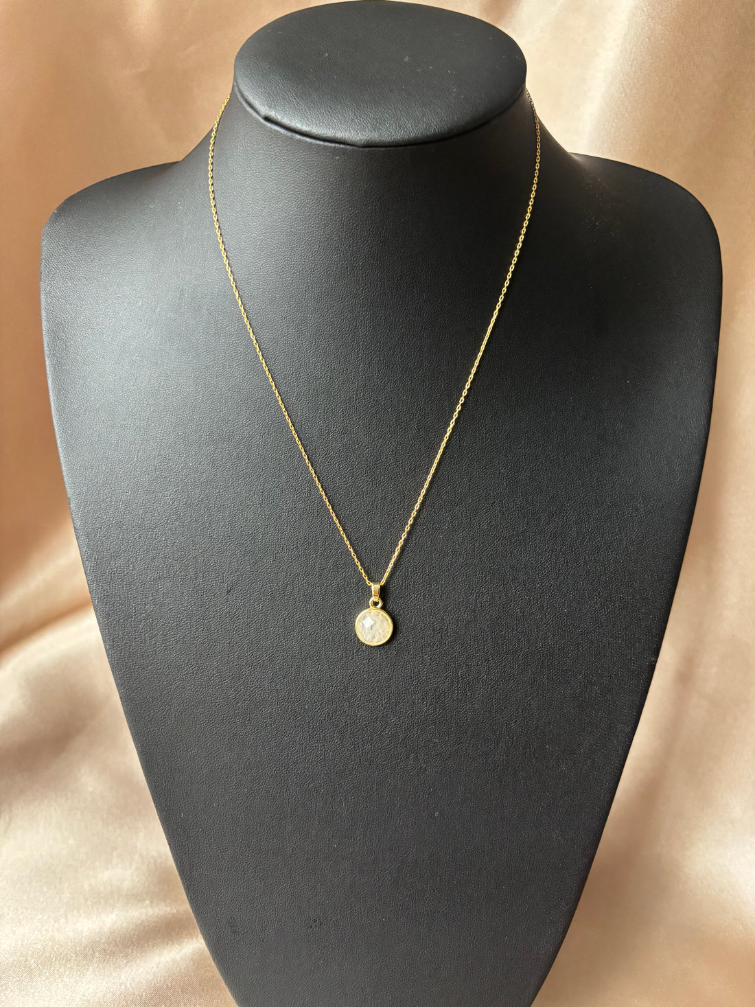 Kristal Kuvars Basic Round Gold Kolye