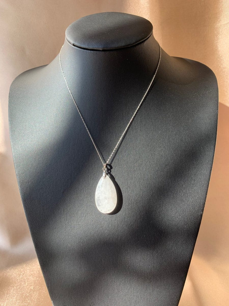 Kristal Kuvars Uzun İnce Damla Kolye