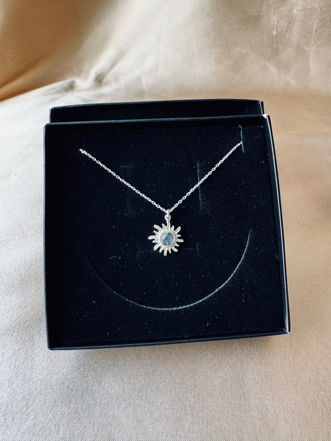 Labradorit Minimal Güneş Gümüş Kolye