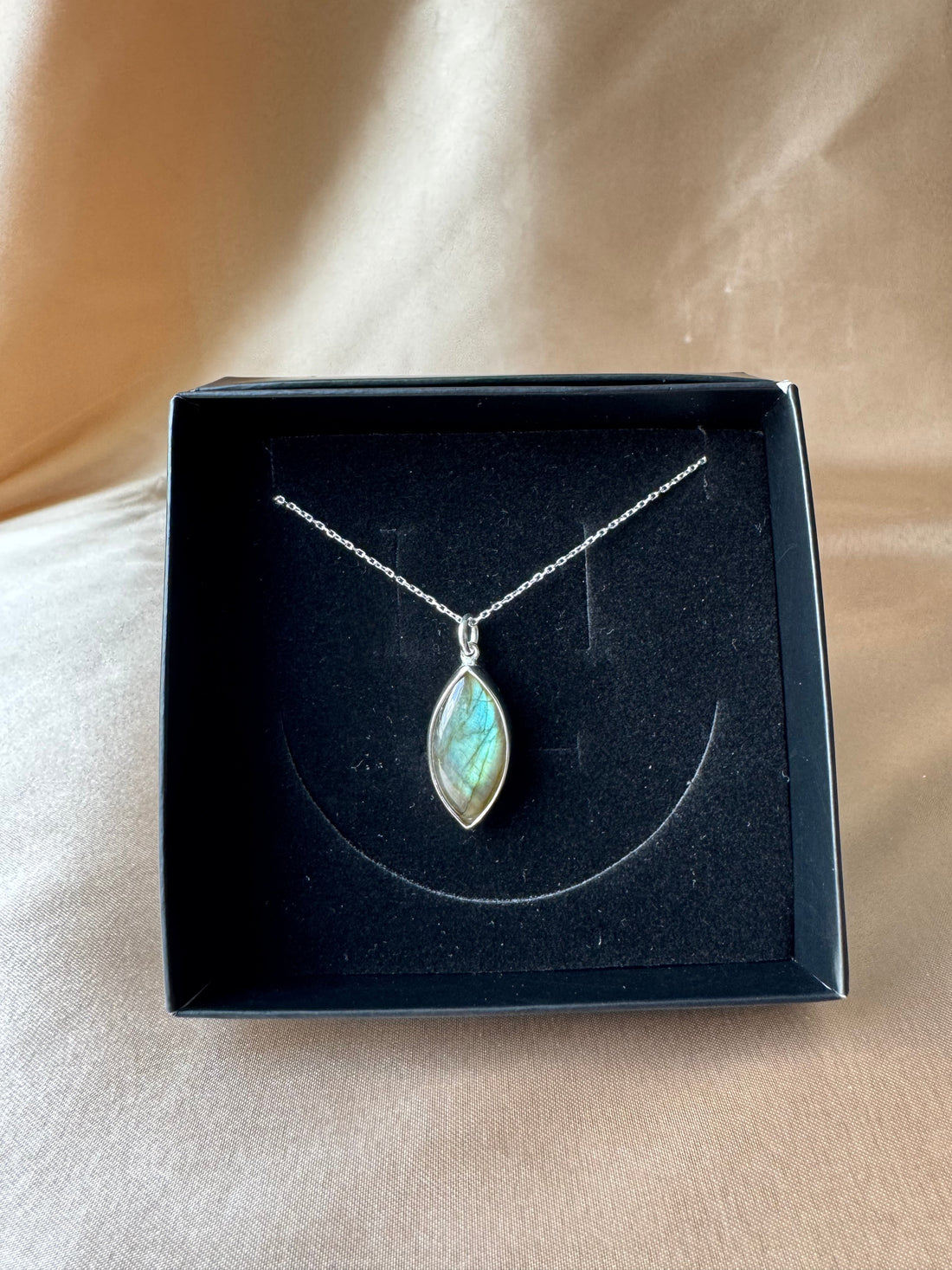 Labradorit Markiz Gümüş Kolye