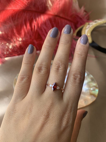 Lal Taşı (Garnet) Markiz Prenses Rose Gold Yüzük