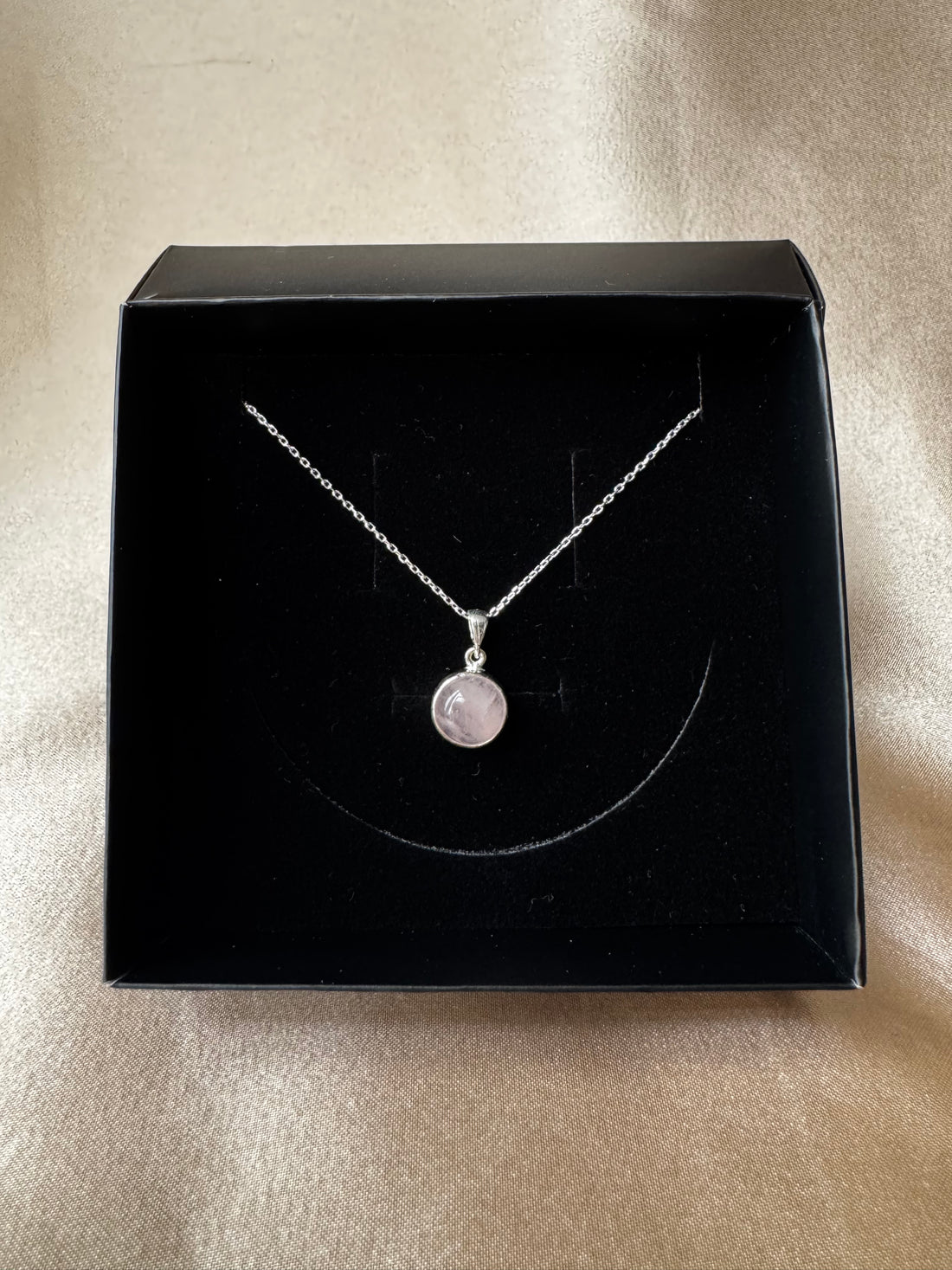 Pembe Kuvars Yuvarlak Gümüş Kolye