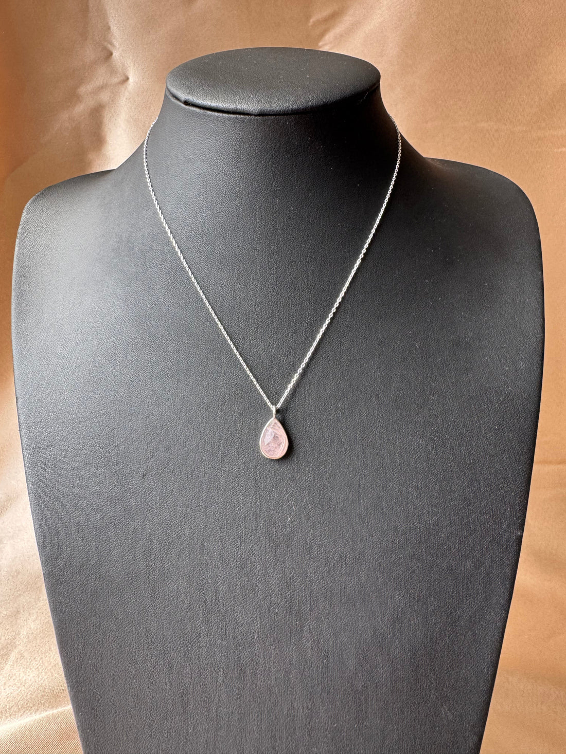 Pembe Kuvars Fasetli Damla Kolye